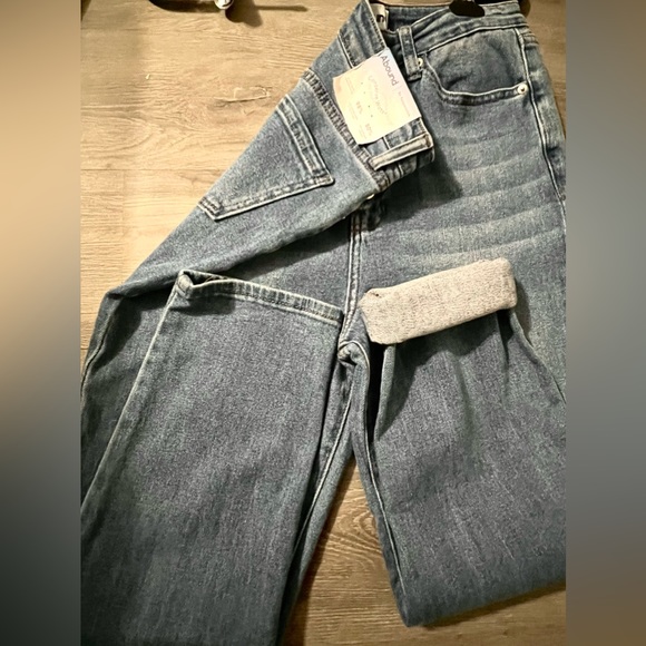 Button-Fly ✨ Sustainable 💦 Mom Jeans 👖 - Picture 7 of 8